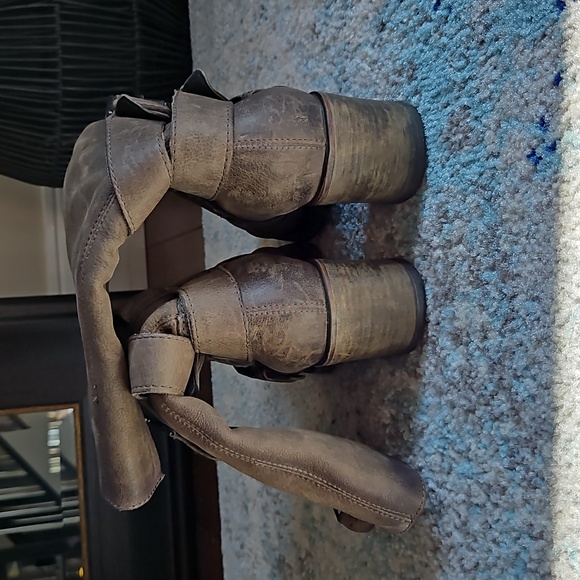 Brown's distressed leather buckle boots - Picture 6 of 8